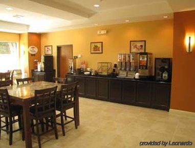 Super 8 By Wyndham Laporte La Porte Restoran gambar