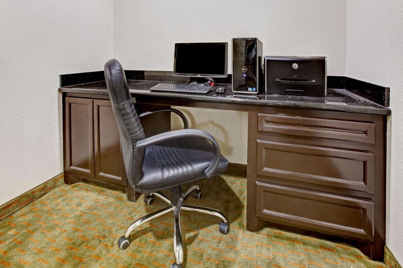 Super 8 By Wyndham Laporte La Porte Luaran gambar