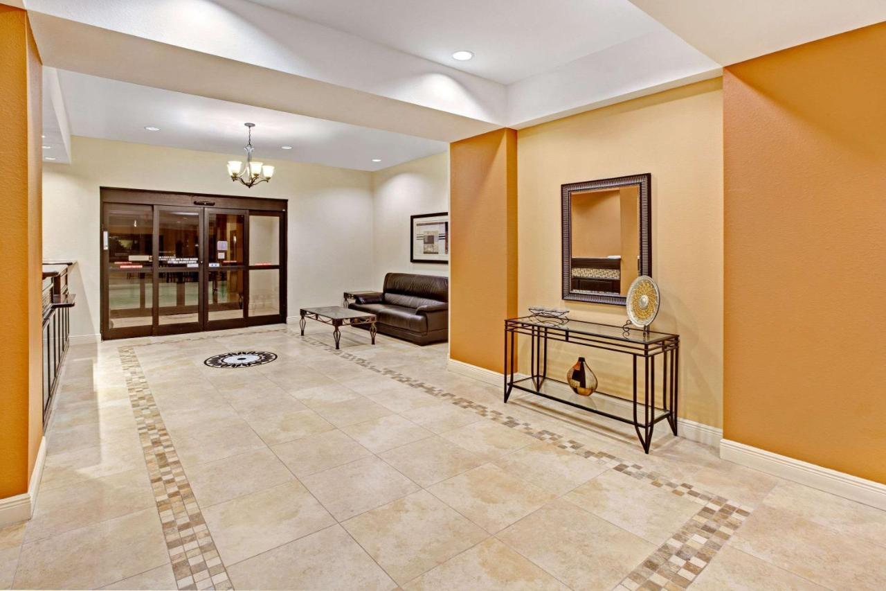 Super 8 By Wyndham Laporte La Porte Luaran gambar