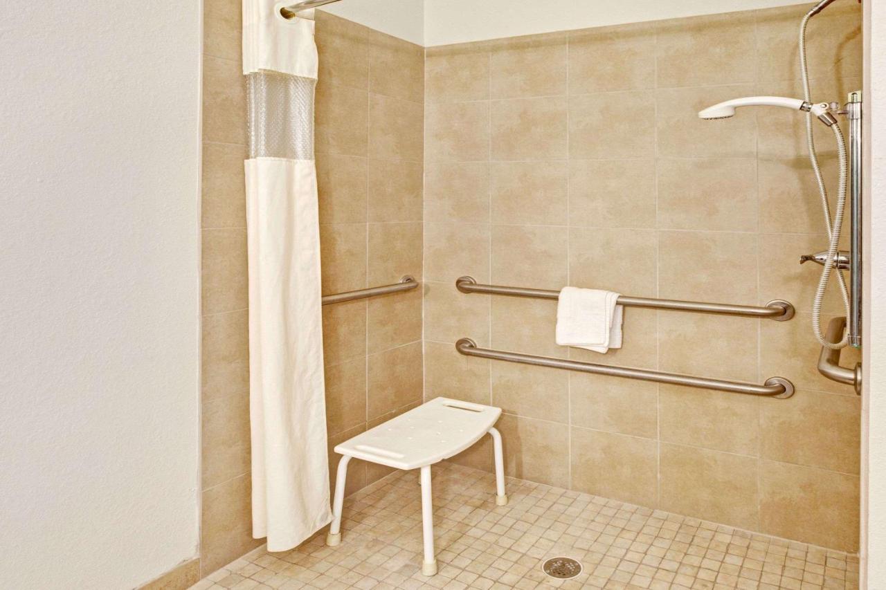 Super 8 By Wyndham Laporte La Porte Luaran gambar