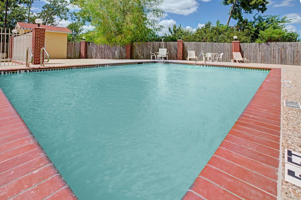 Super 8 By Wyndham Laporte La Porte Luaran gambar
